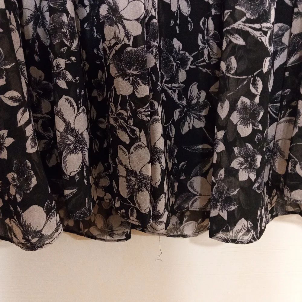 Just...Taylor Black and Gray Floral Maxi Dress - Picture 2 of 7
